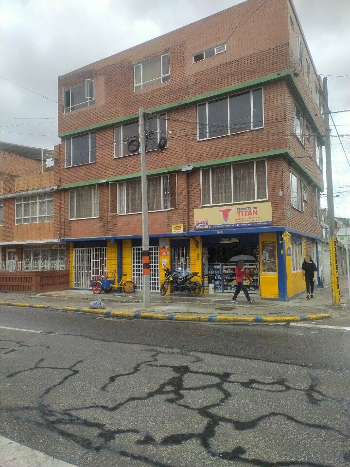 Hardware store Ferreteria Titan, Bogota, photo