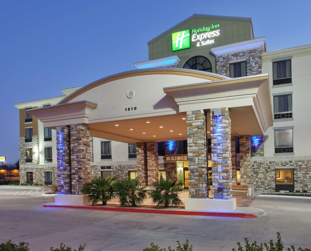 Фото Holiday Inn Express Hotel & Suites Dallas South - Desoto, an Ihg Hotel