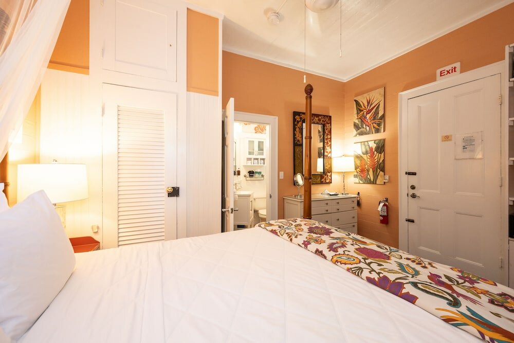 Фото The Mermaid & Alligator