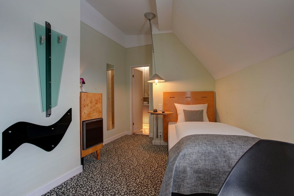 Фото Premier Inn Koeln City Centre