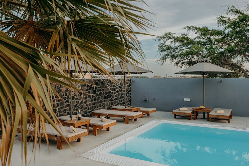 Фото White Lily - Adults Only 16 plus