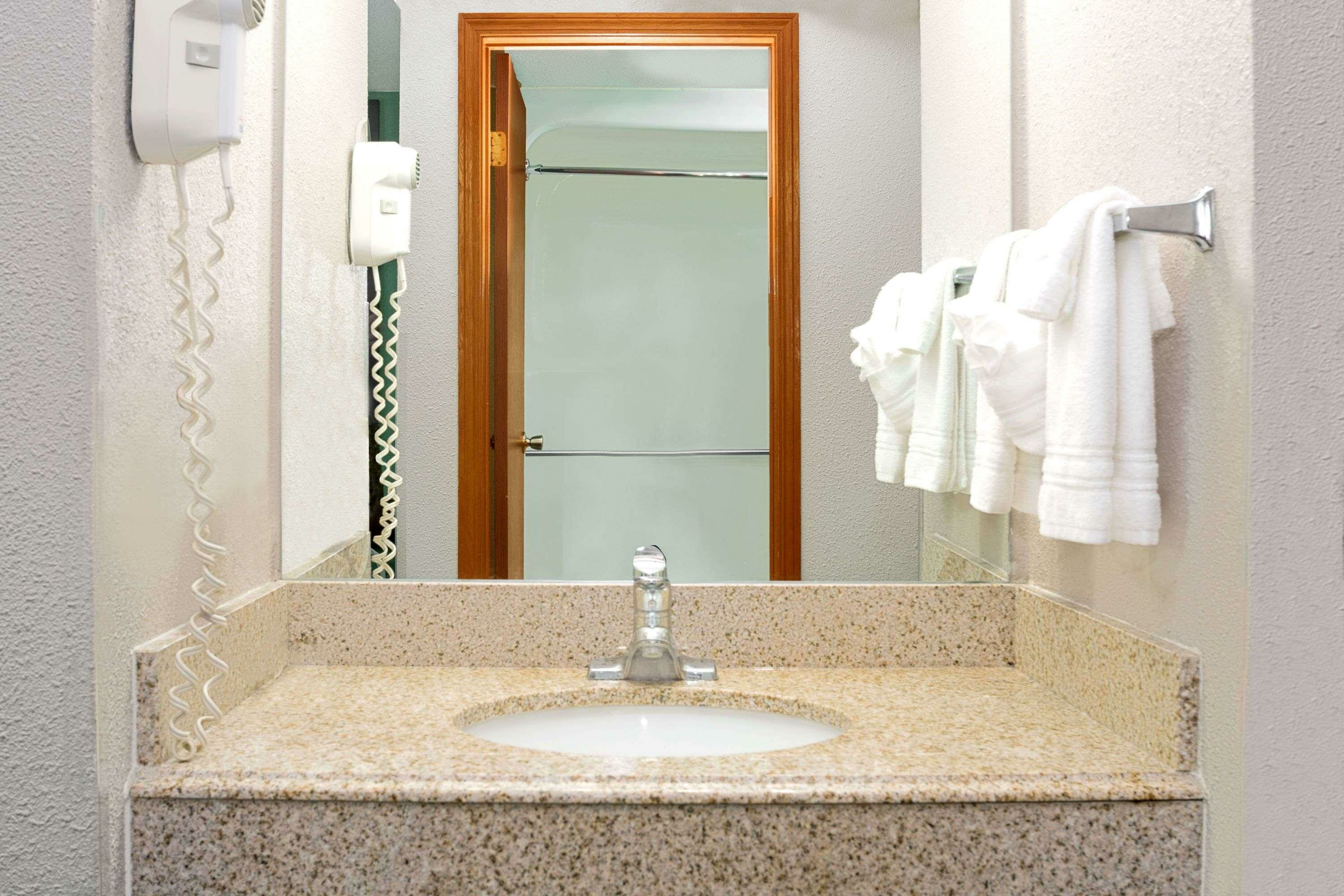 Фото Super 8 by Wyndham Denver Stapleton