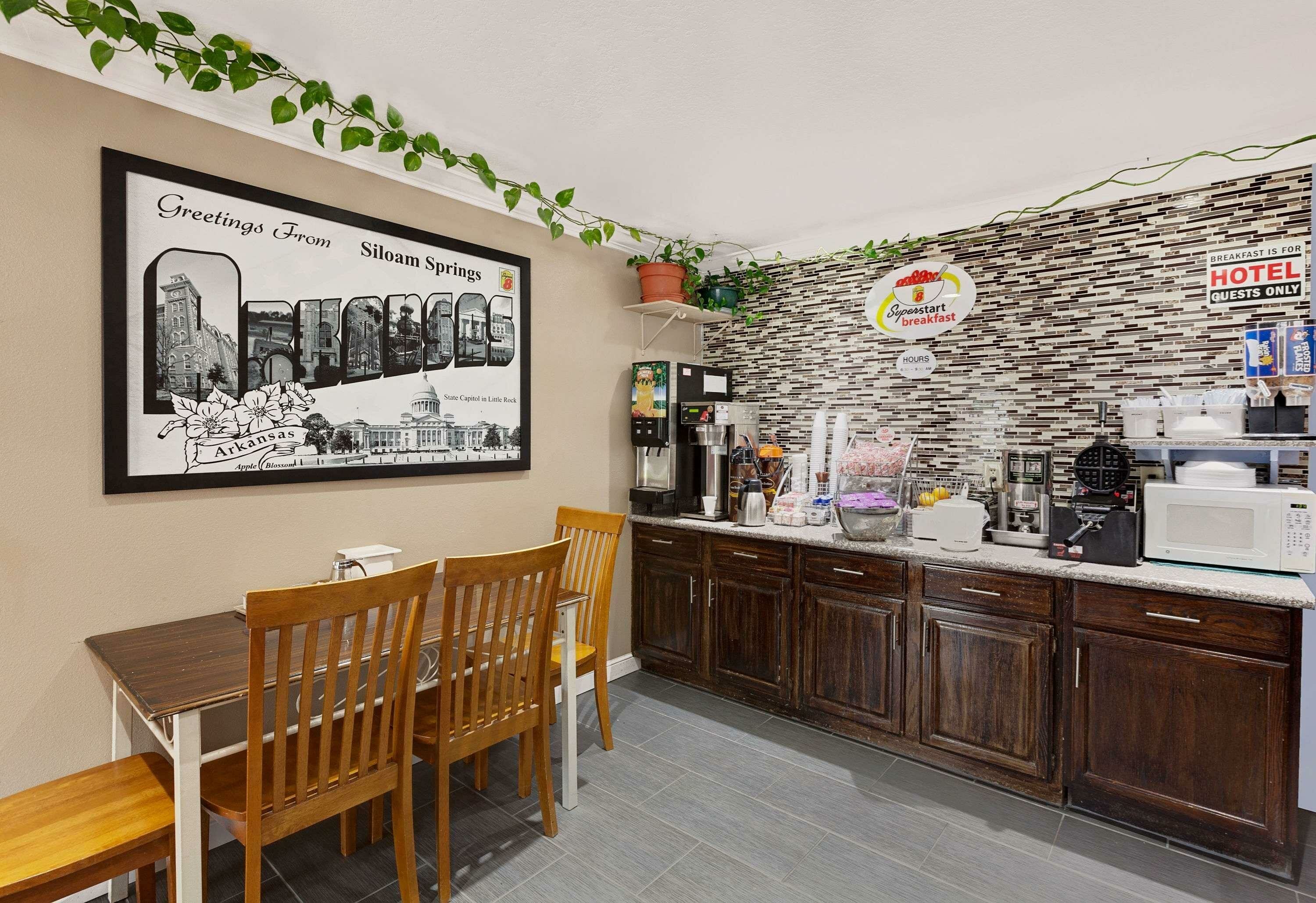 Фото Super 8 by Wyndham Siloam Springs