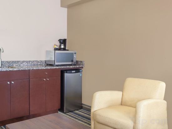 Фото Super 8 by Wyndham Brandon Mb