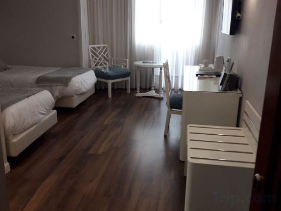 Фото Las Rocas Playa Hotel