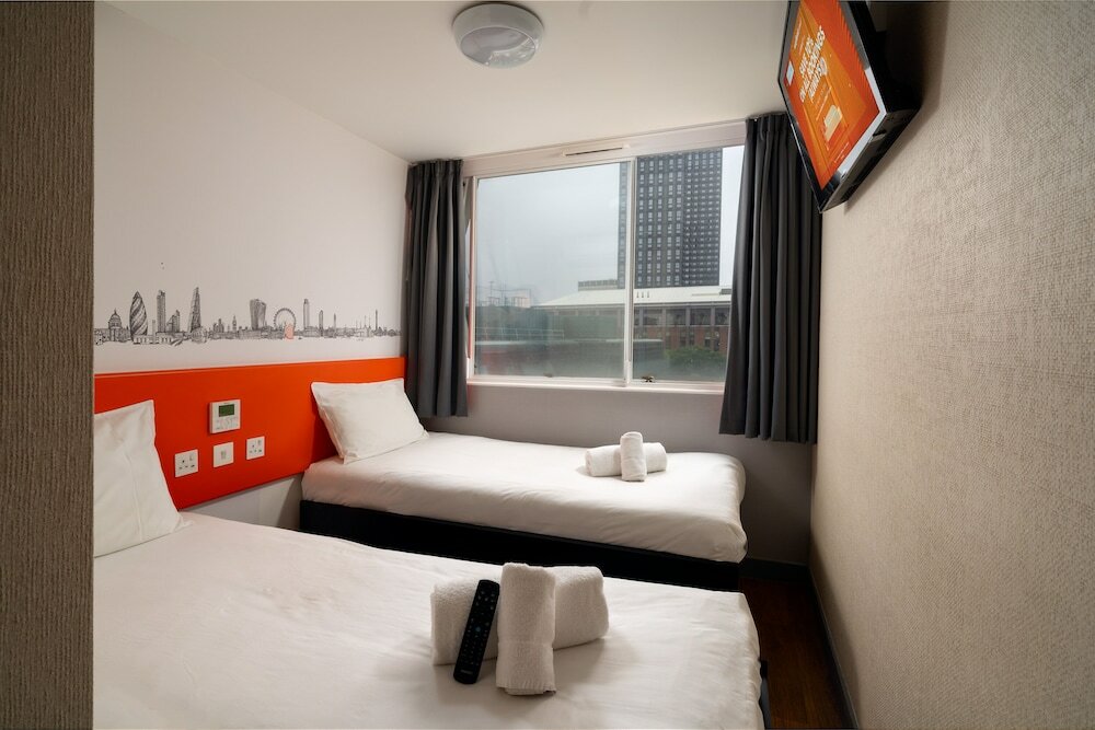 Фото EasyHotel London Croydon