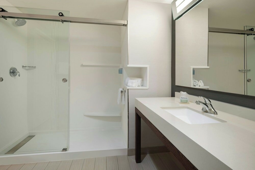 Фото Courtyard by Marriott Redwood City