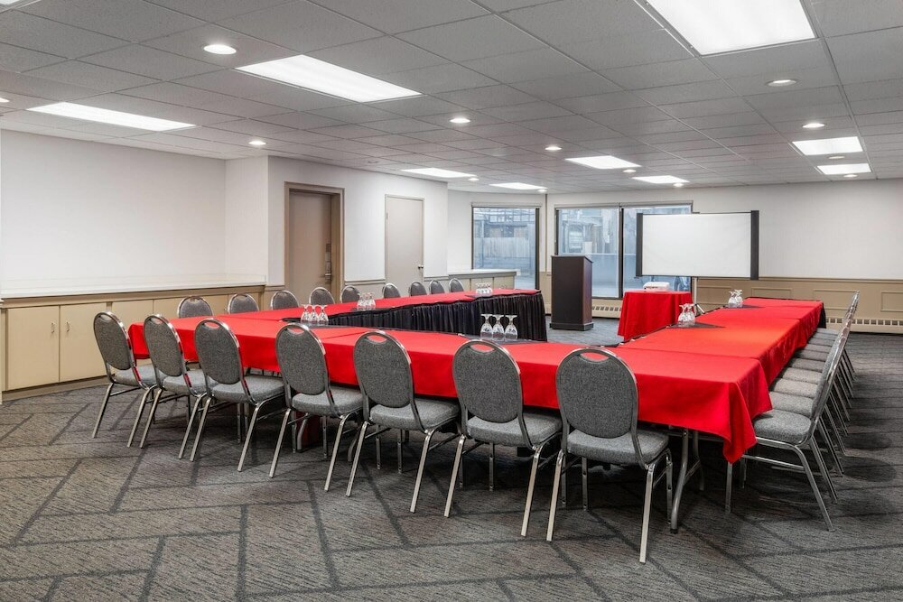 Фото Sternwheeler Hotel and Conference Centre