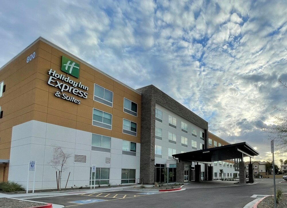 Фото Holiday Inn Express & Suites Phoenix - Airport North, an Ihg Hotel