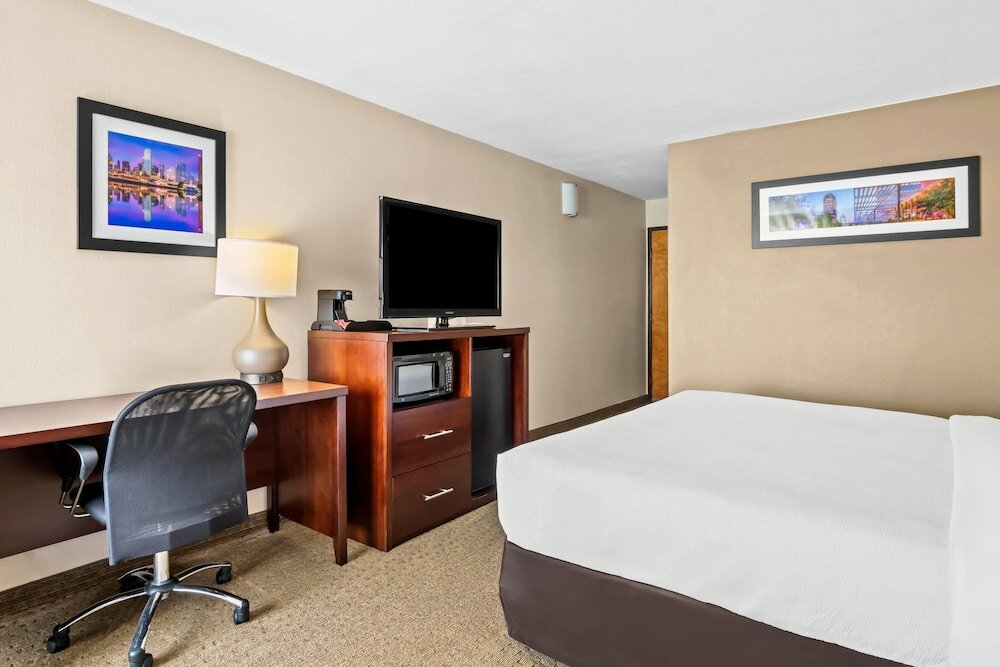 Фото Comfort Suites Las Colinas Center
