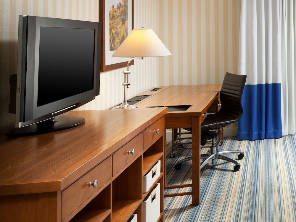 Фото Four Points by Sheraton Bakersfield