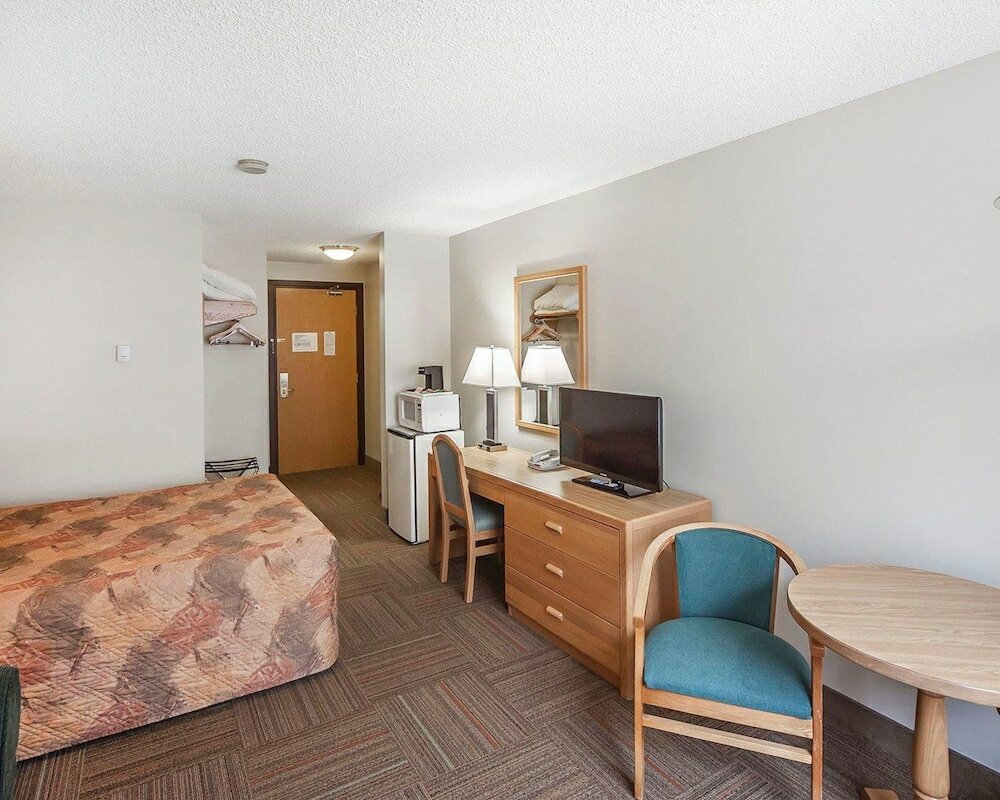 Фото Econo Lodge & Suites Hinton