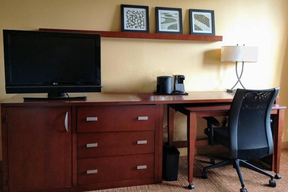 Фото Courtyard by Marriott Houston Brookhollow