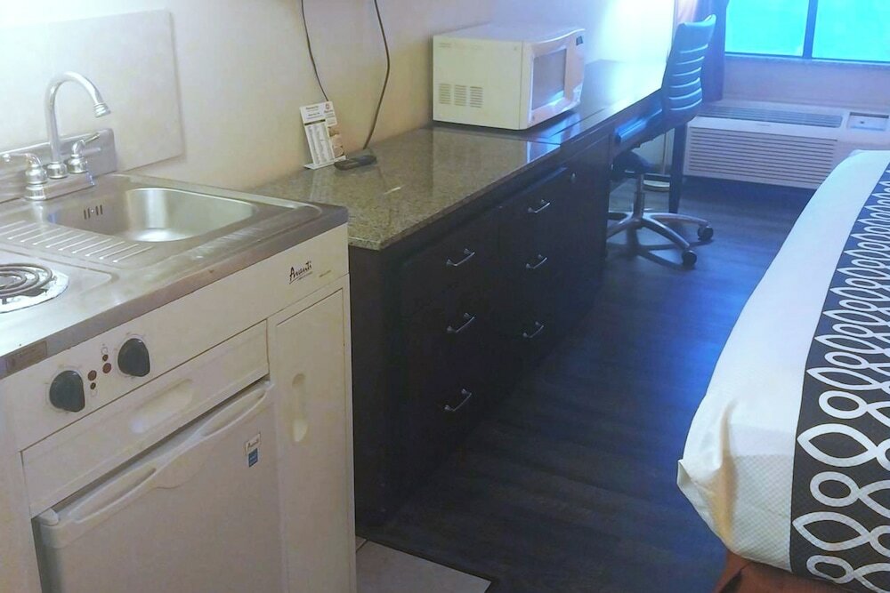 Фото Fairway Inn La Porte
