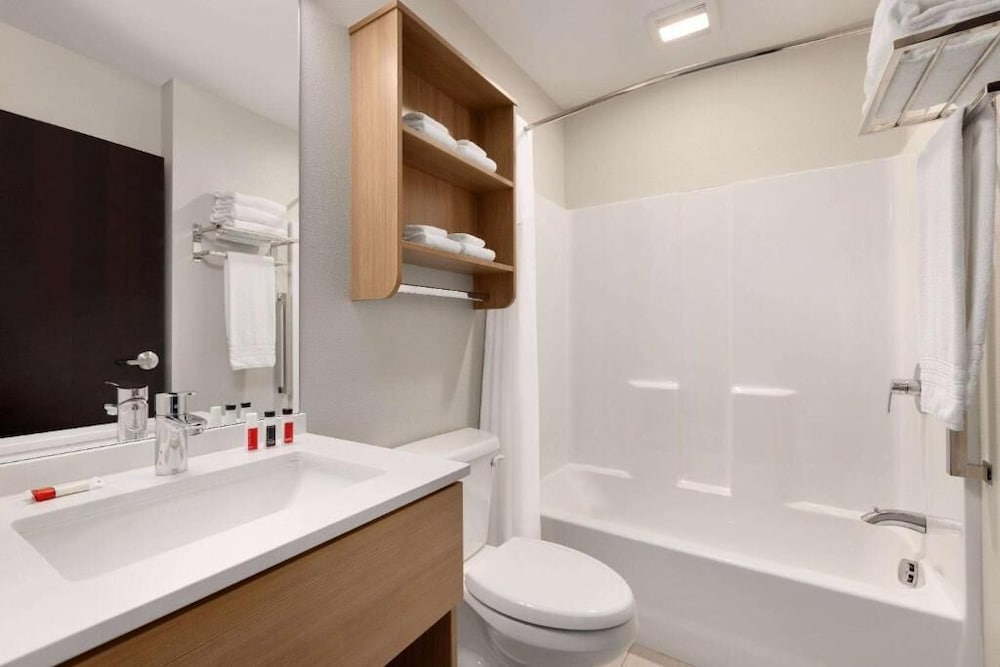 Фото Microtel Inn & Suites by Wyndham Gambrills
