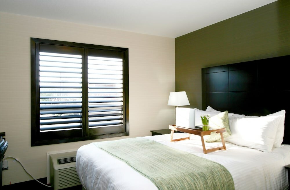 Фото Foxwood Inn & Suites