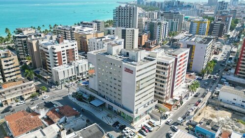 Внешний вид отеля Holiday Inn Express Maceio Ponta Verde, an Ihg Hotel в Масейо, фото 3