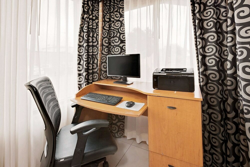 Фото Baymont by Wyndham Battle Creek Downtown