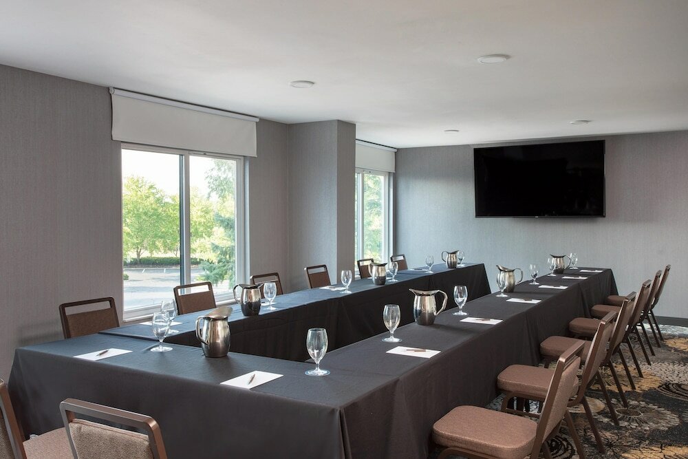 Фото Sheraton Suites Columbus