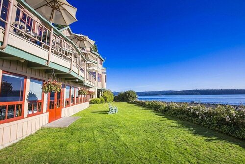 Гостиница Painter's Lodge в Кэмпбелл-Ривер