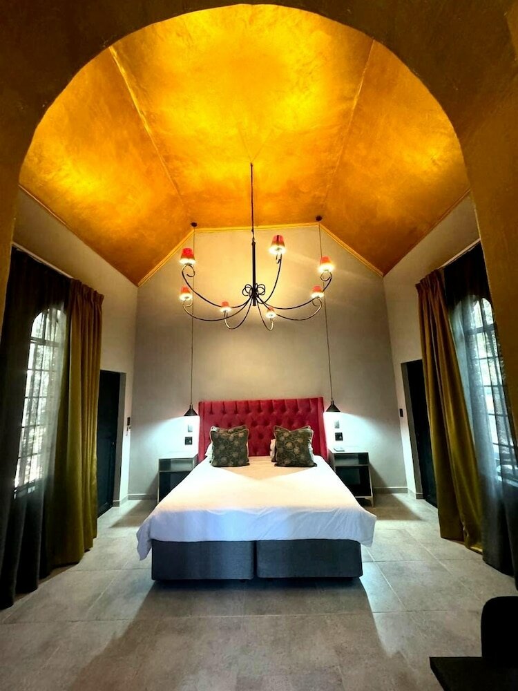 Фото Shangri-La Country Hotel