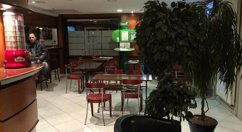 Гостиница Le Derby Hôtel - Tabac - Bar - Pmu в Кемпере