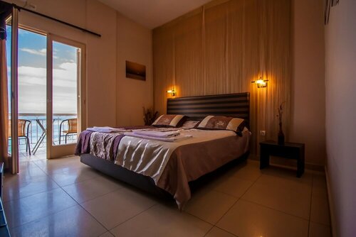 Внешний вид отеля Hotel Plaza в Эгине, фото 2