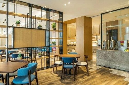Гостиница Holiday Inn Express Shaoxing Paojiang в Шаосине