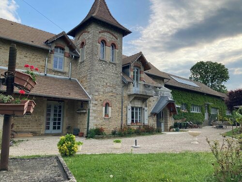 Гостиница Le Relais de la Perle в Лон-ле-Сонье