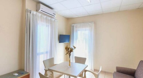 Гостиница Liv Mackenzie Beach Suites в Ларнаке