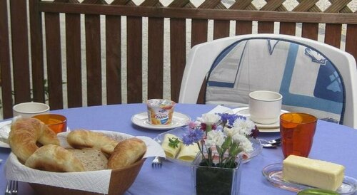 Гостиница Bed & Breakfast aux Enges в Кантоне Невшатель