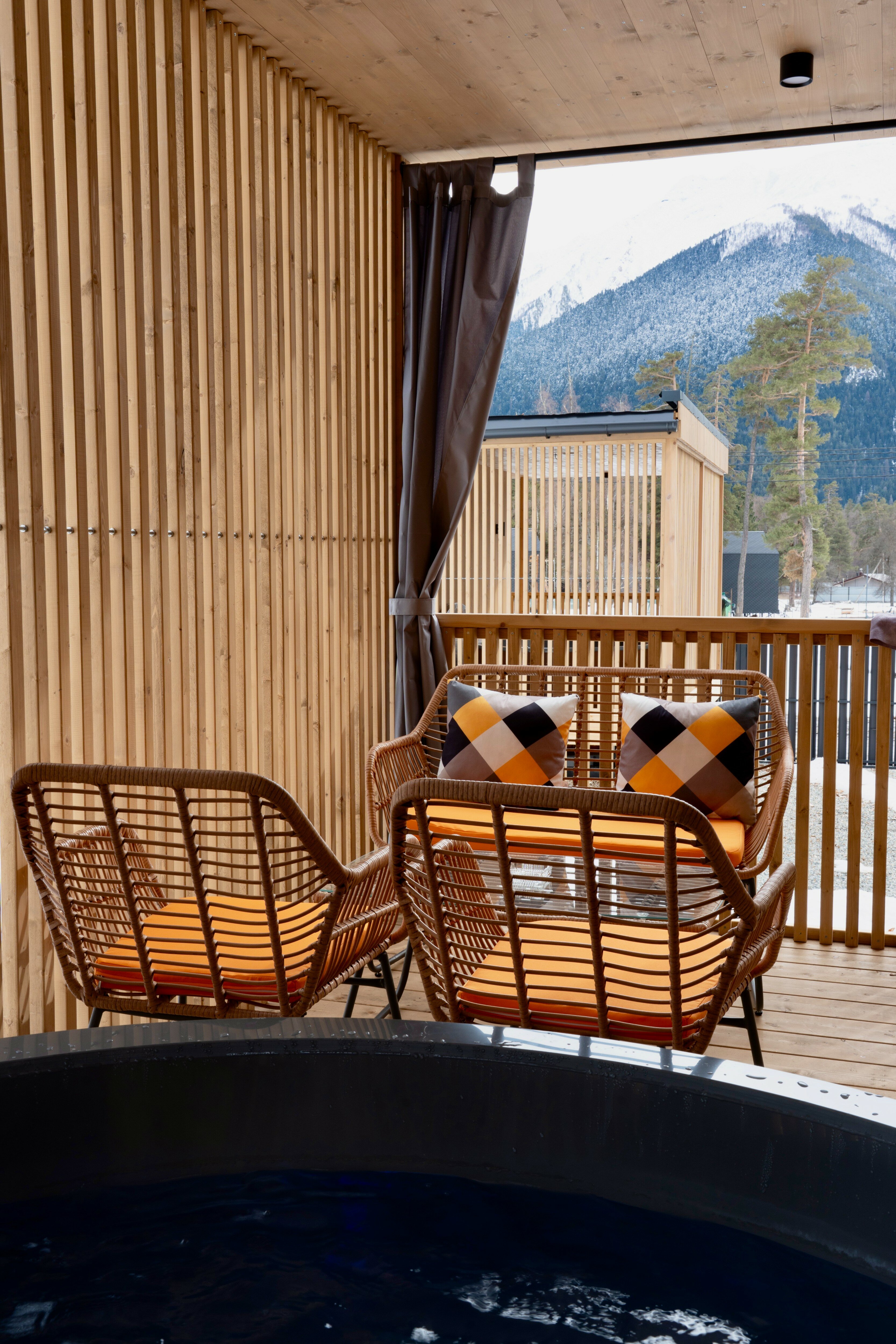 Фото Hugge в горах