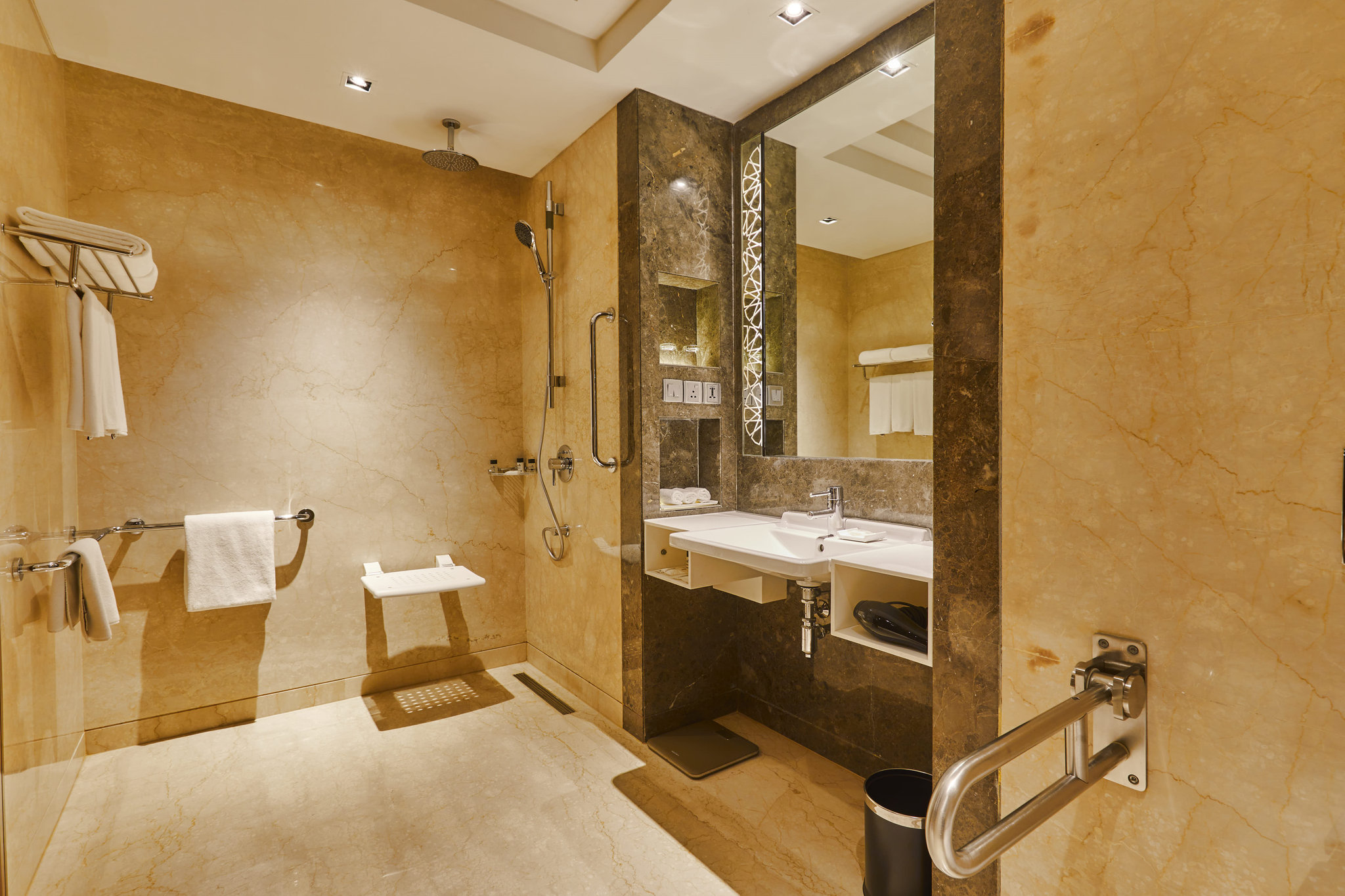 Фото Crowne Plaza New Delhi Rohini