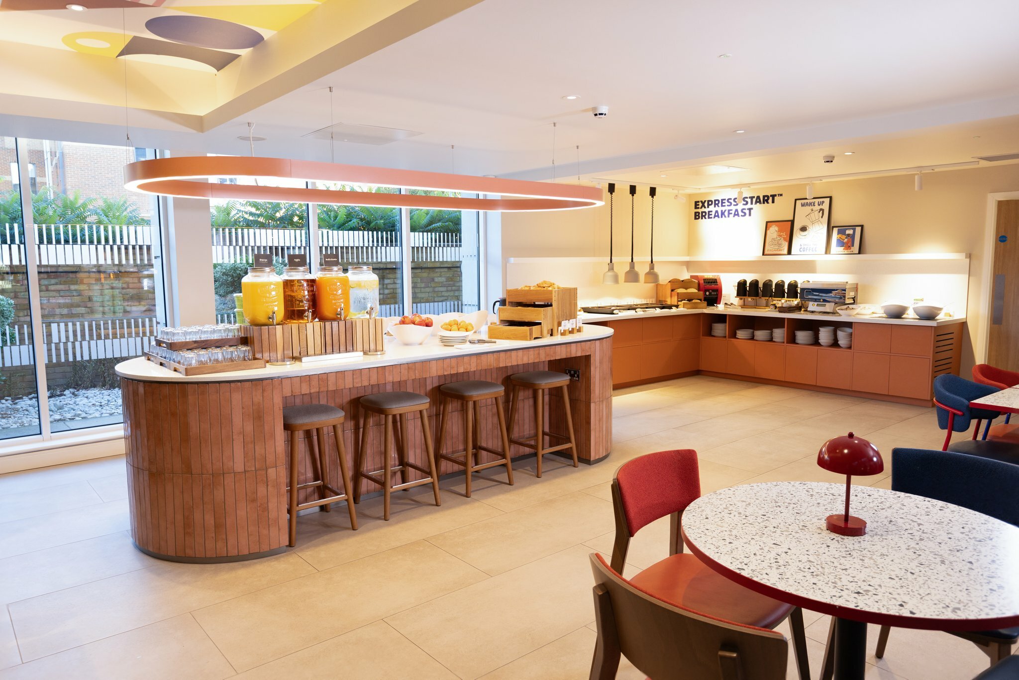 Фото Holiday Inn Express Windsor, an Ihg Hotel
