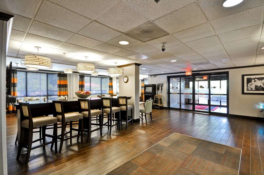 Фото Hampton Inn Overland Park, Ks