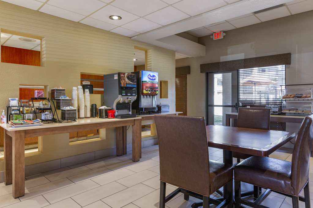 Фото Best Western Plus Scottsdale Thunderbird Suites