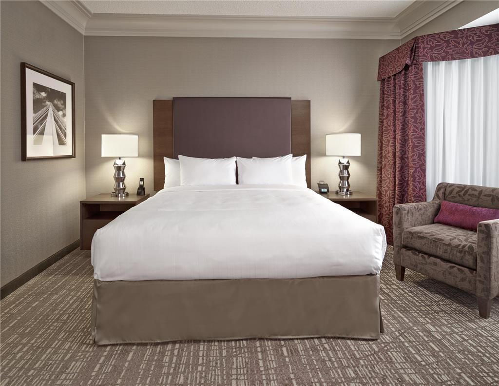 Фото DoubleTree by Hilton West Edmonton