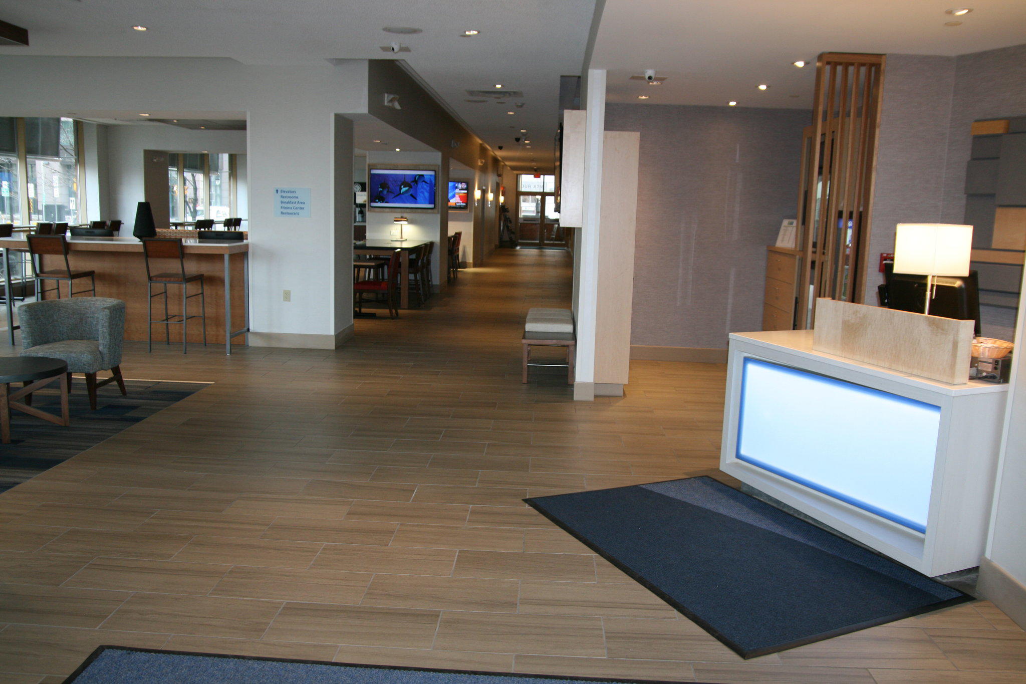 Фото Holiday Inn Express & Suites Buffalo Downtown - Medical Ctr, an Ihg Hotel