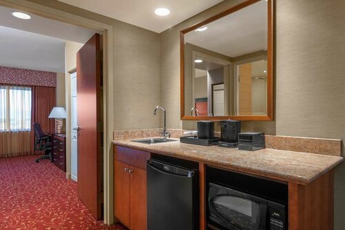 Гостиница Embassy Suites by Hilton Loveland Conference Center & SPA в Лавленде