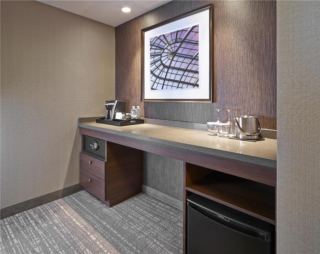 Фото DoubleTree by Hilton West Edmonton