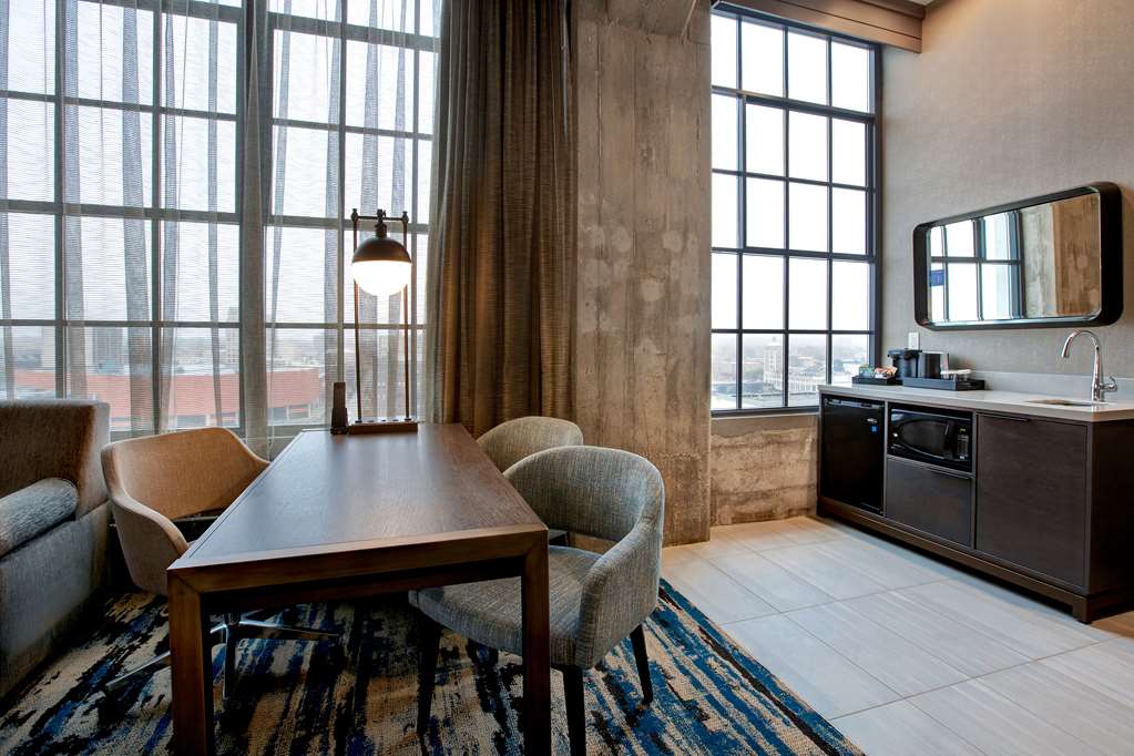 Фото Embassy Suites by Hilton Rockford Riverfront