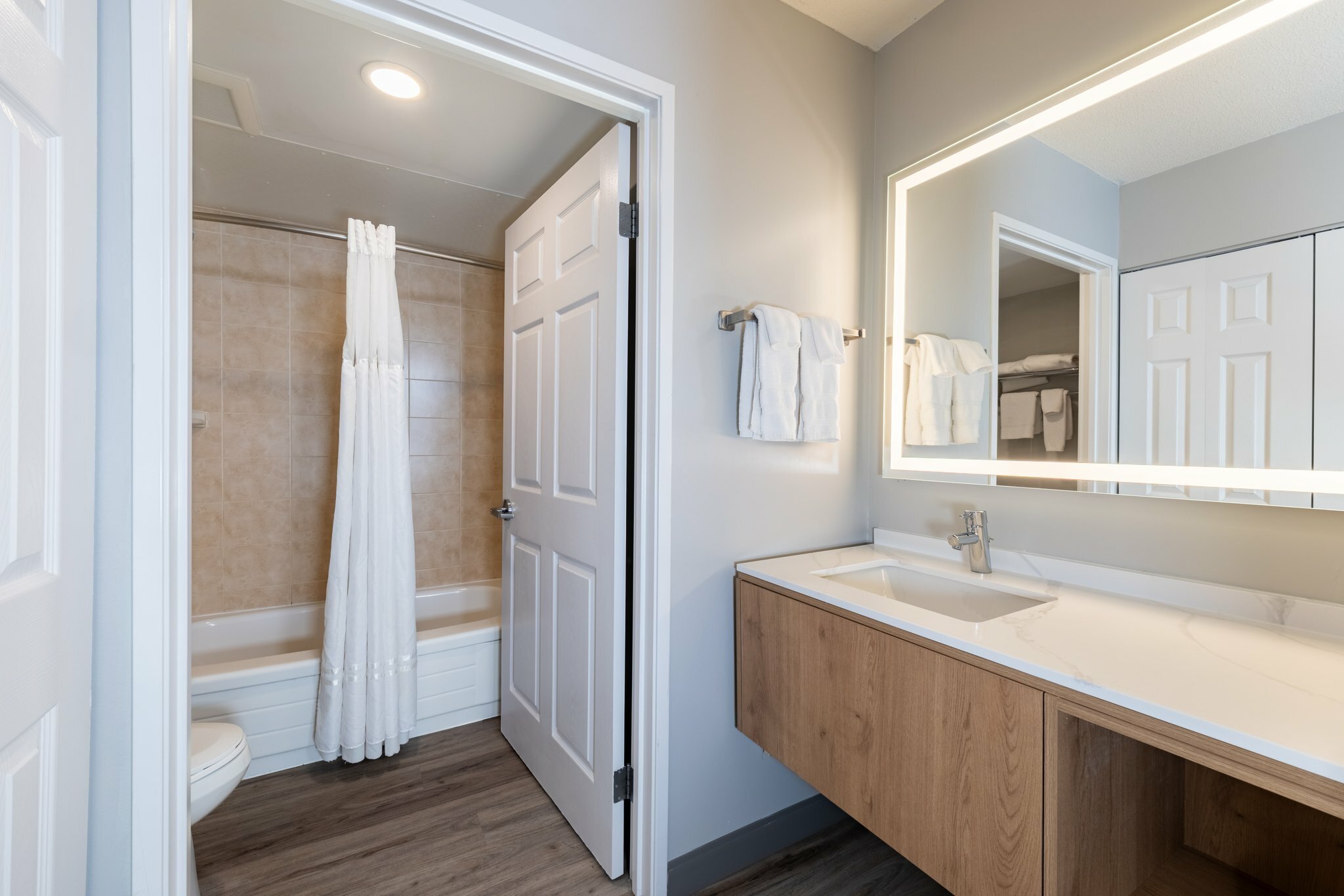 Фото Staybridge Suites London