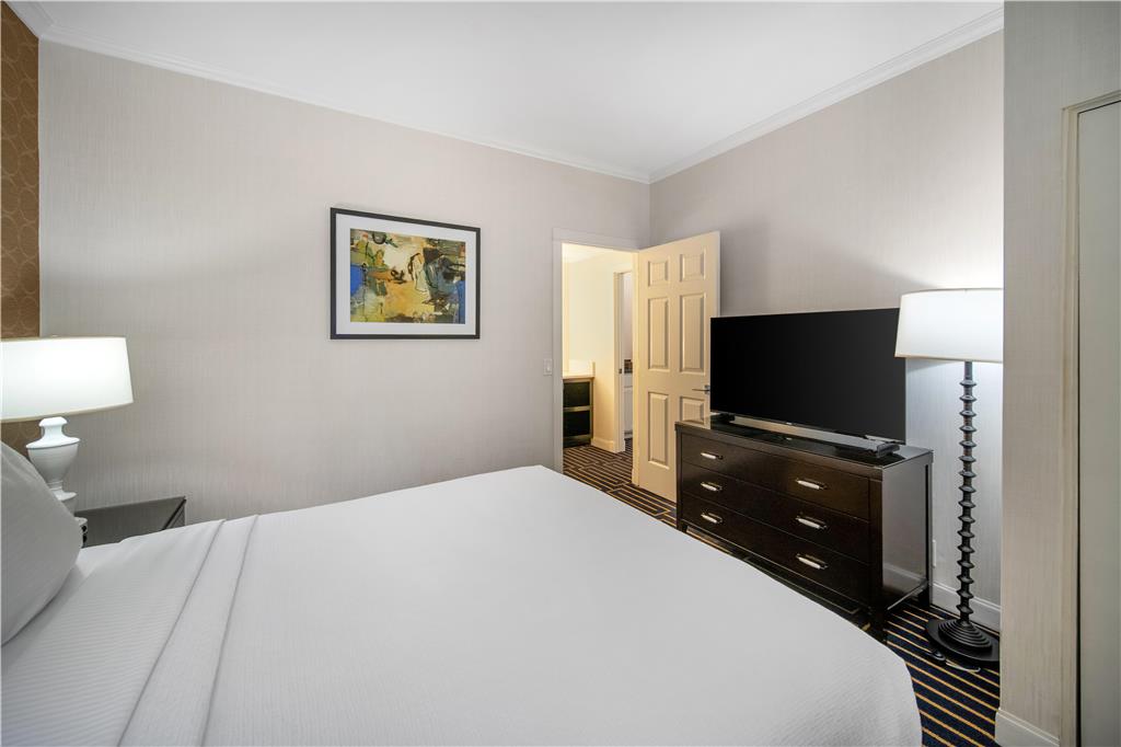 Фото Best Western Plus Palm Court Hotel