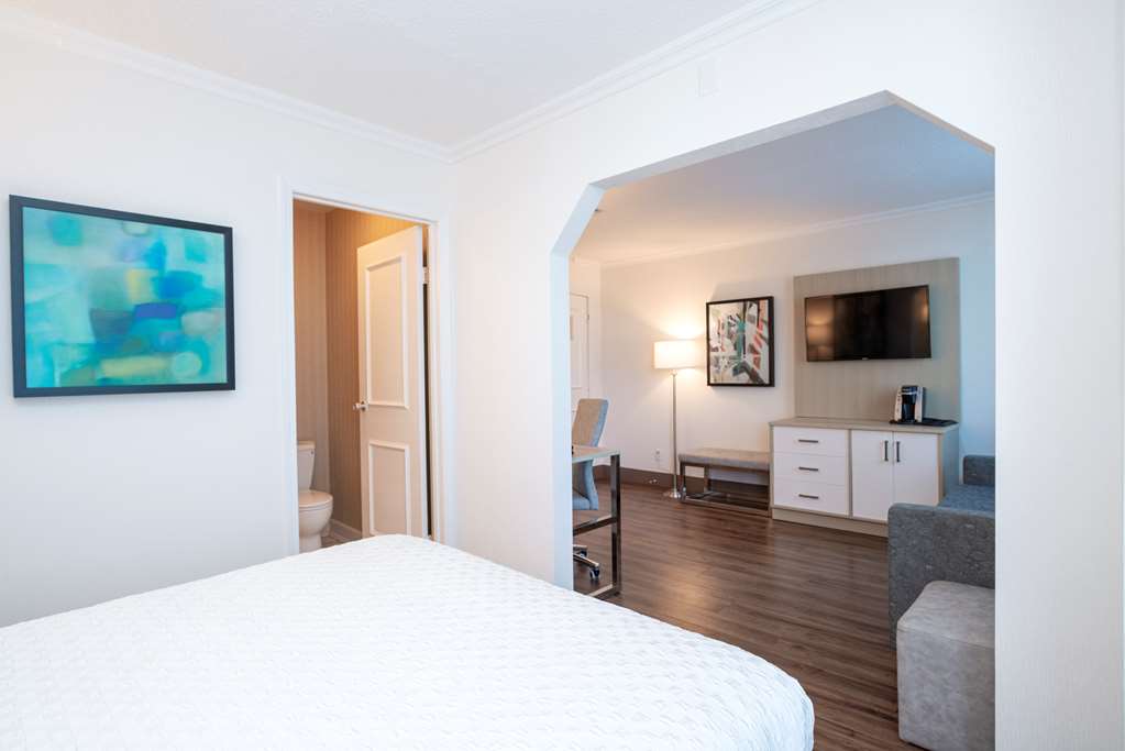 Фото Best Western Plus Dorchester Hotel