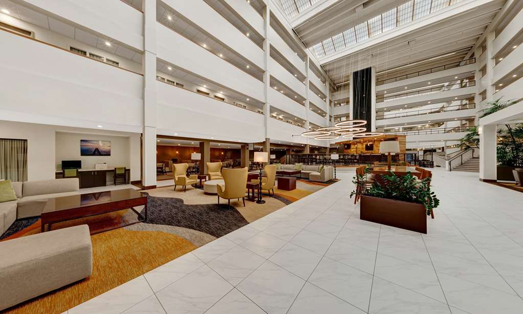 Фото Embassy Suites by Hilton Milwaukee Brookfield