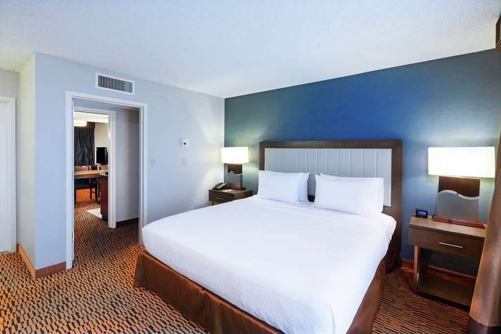 Фото Embassy Suites Hotel Dallas Market Center
