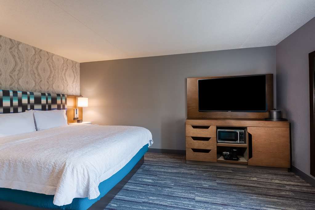 Фото Hampton Inn & Suites Herndon-Reston