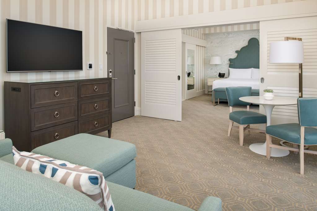 Фото The Beverly Hilton