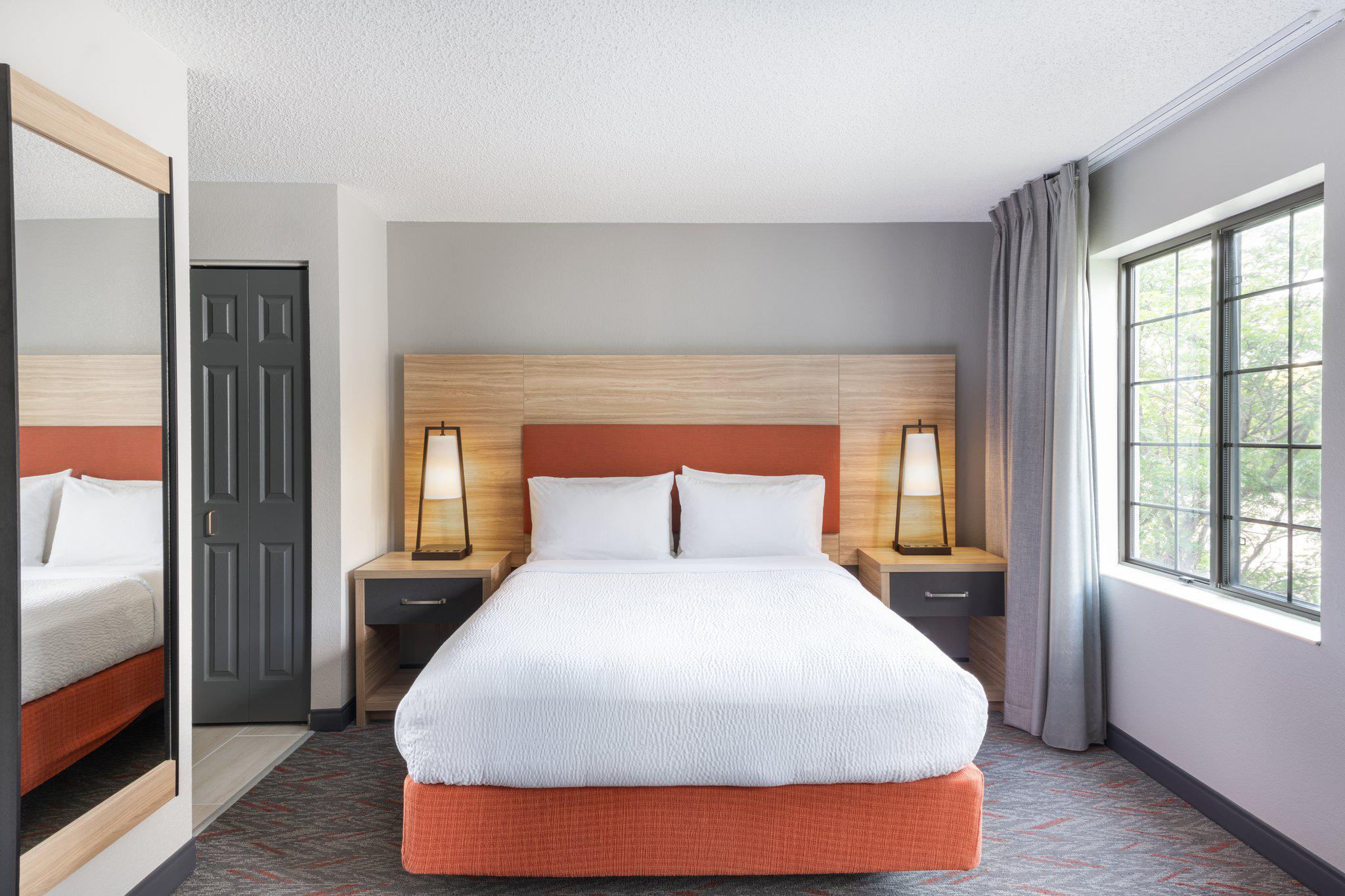 Фото Candlewood Suites Eagan Arpt South - Mall Area, an Ihg Hotel