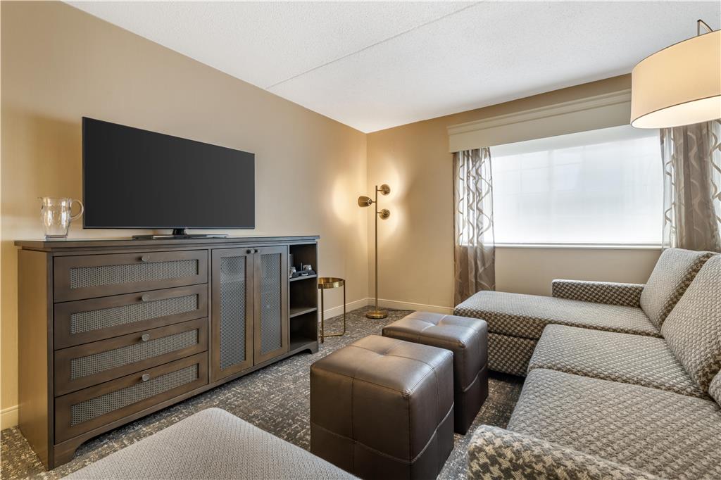 Фото Best Western Plus The Normandy Inn & Suites